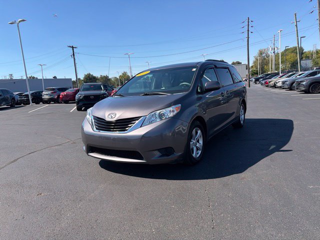 Used 2014 Toyota Sienna LE FWD image 22