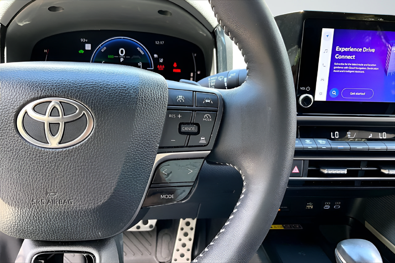Used 2026 Toyota Camry SE FWD image 11