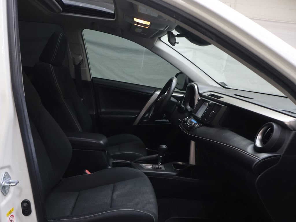 Used 2017 Toyota RAV4 XLE AWD/4WD image 9