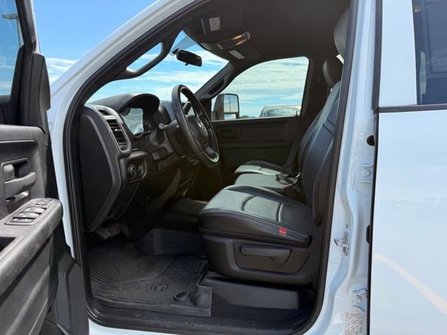 Used 2024 RAM 5500 Tradesman w/ Chrome Appearance Group AWD/4WD image 3