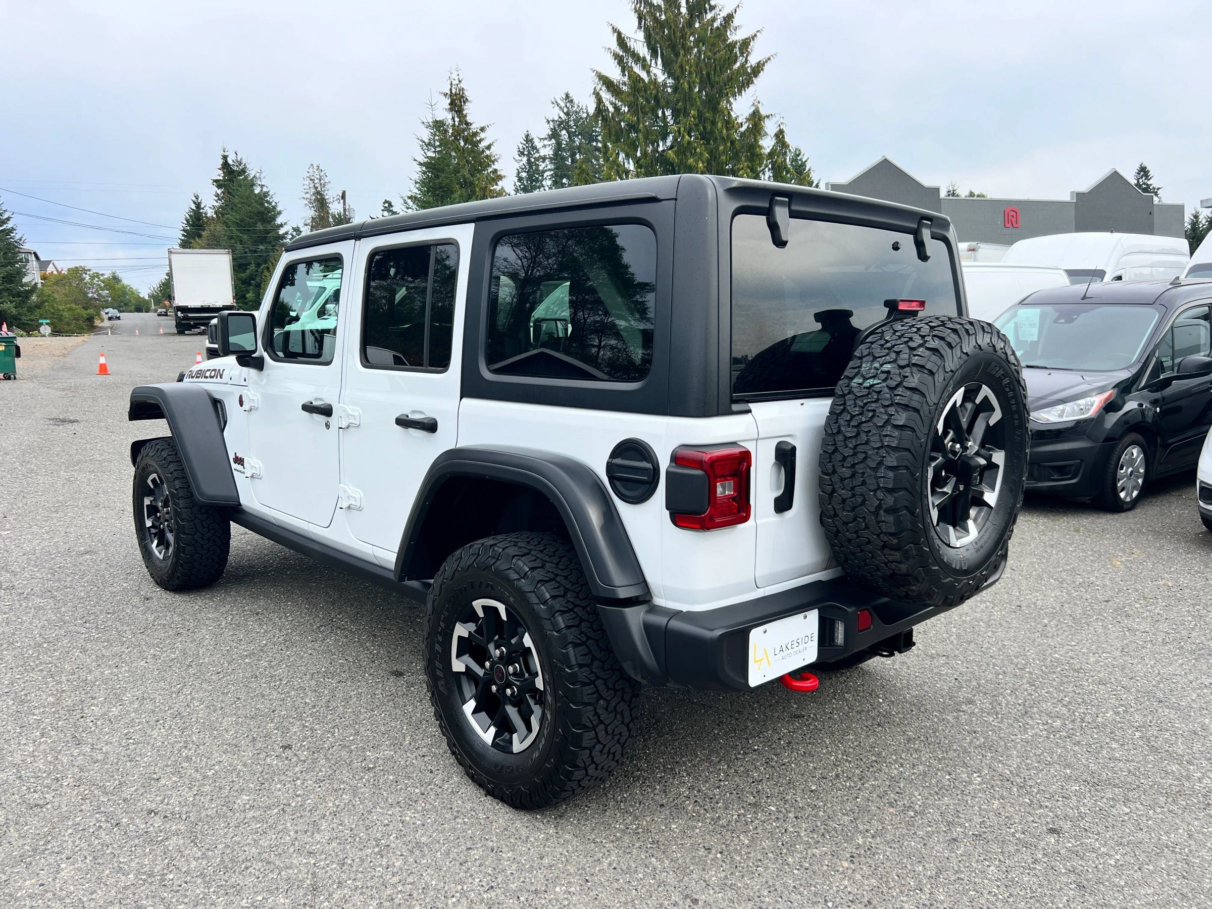 Used 2025 Jeep Wrangler Unlimited Rubicon AWD/4WD image 5