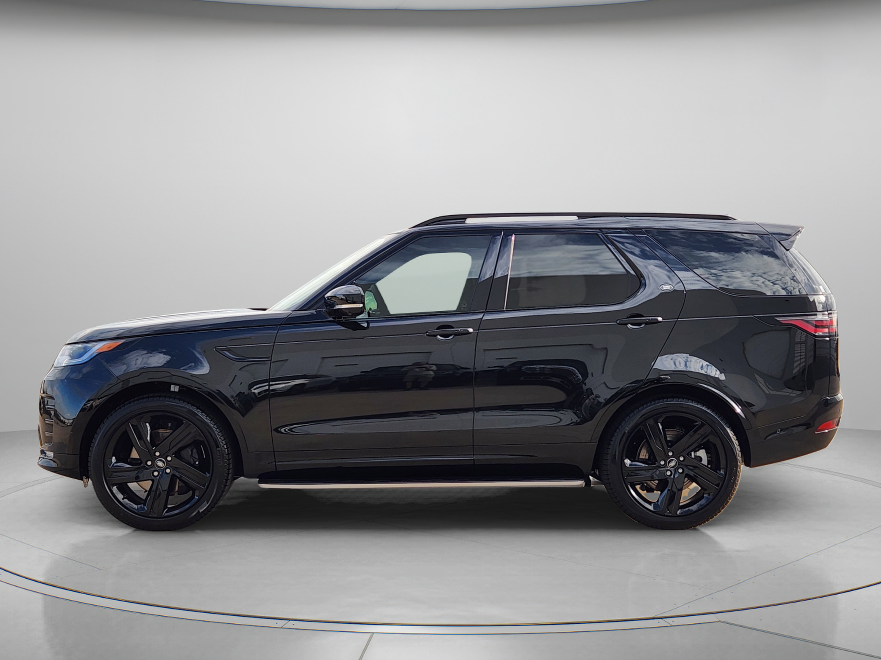 New 2026 Land Rover Discovery Limited Edition AWD/4WD image 2