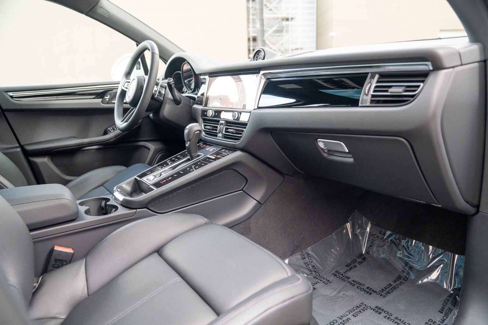 Certified 2025 Porsche Macan image 22