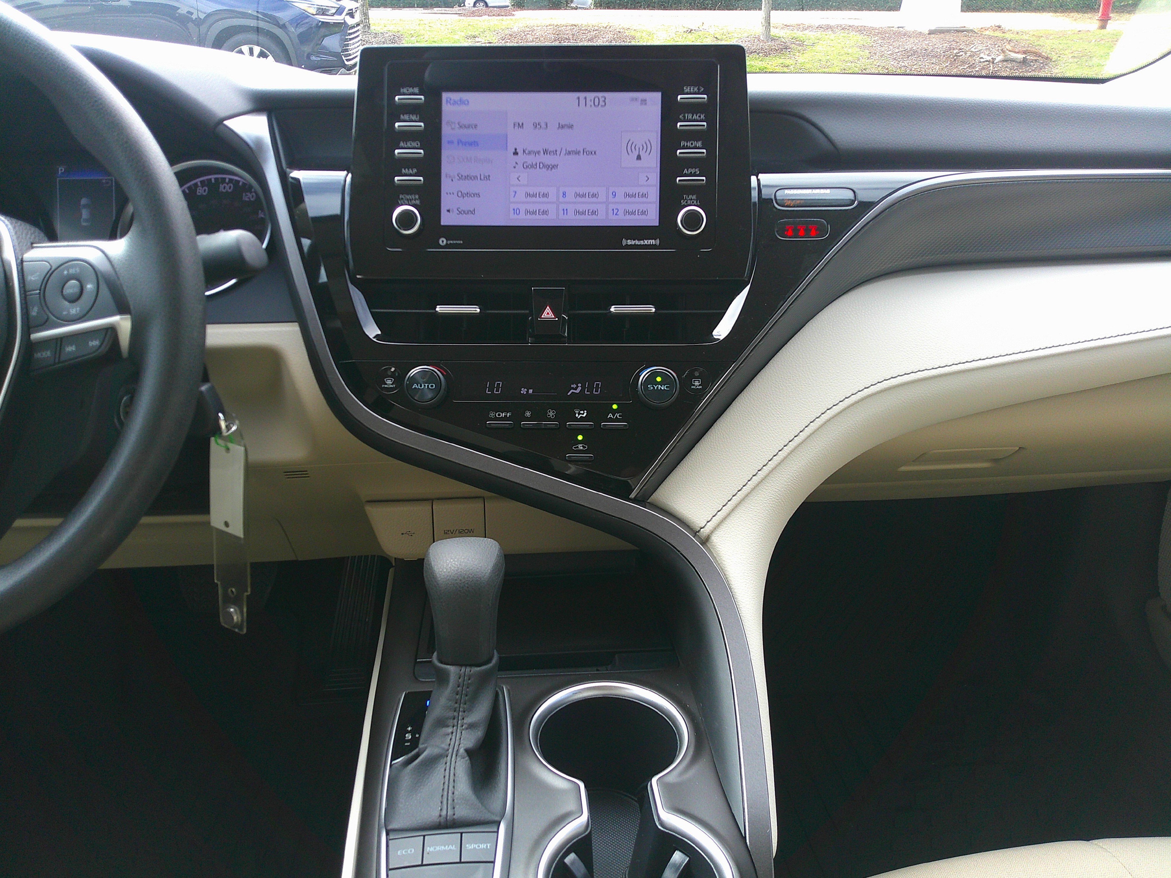 Used 2023 Toyota Camry LE image 32