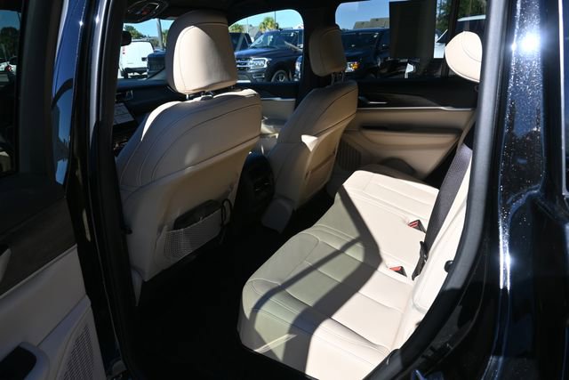 Used 2023 Jeep Grand Cherokee Limited image 25