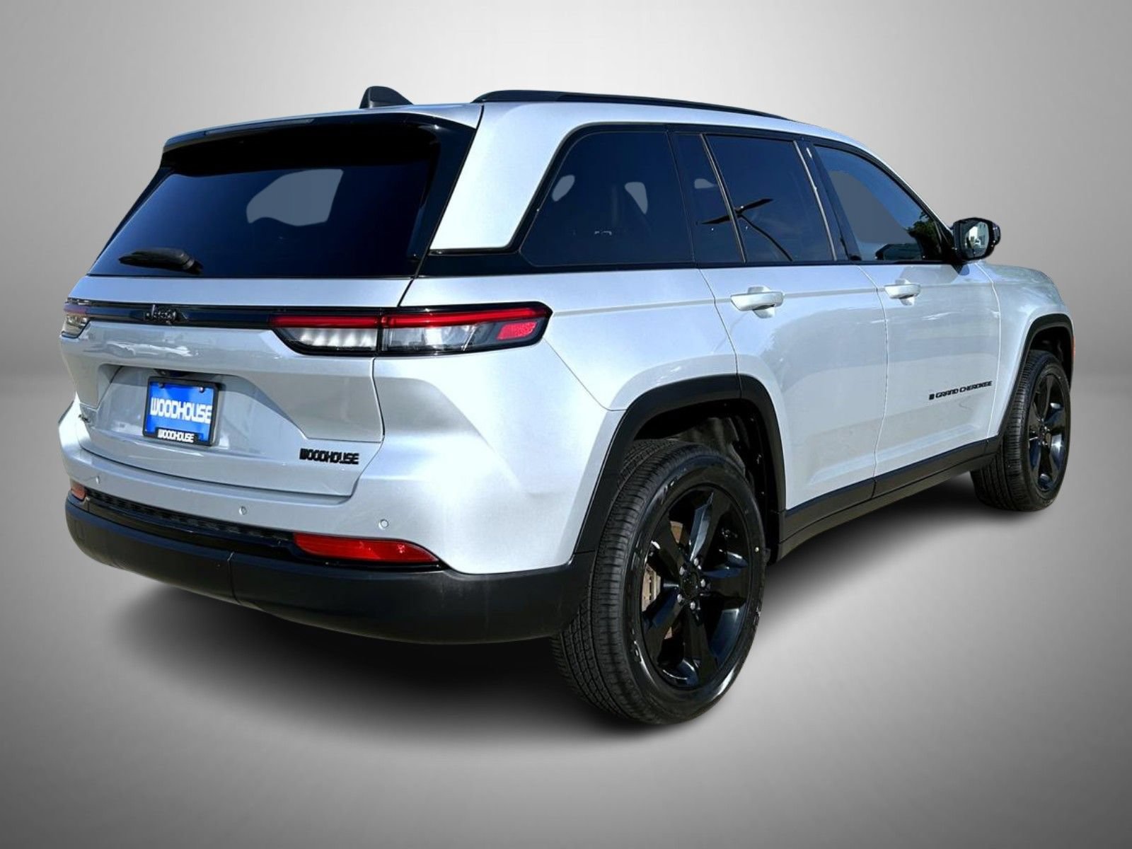 Used 2023 Jeep Grand Cherokee Altitude AWD/4WD image 5