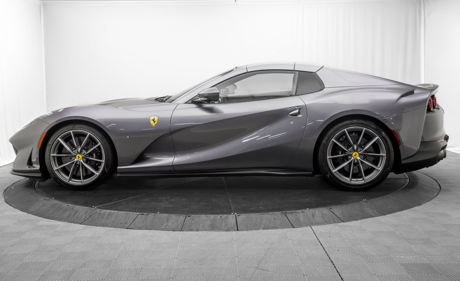 Used 2022 Ferrari 812 GTS RWD image 12