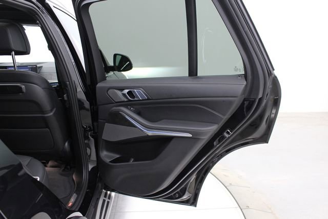 Used 2025 BMW X5 xDrive40i w/ Climate Comfort Package image 60