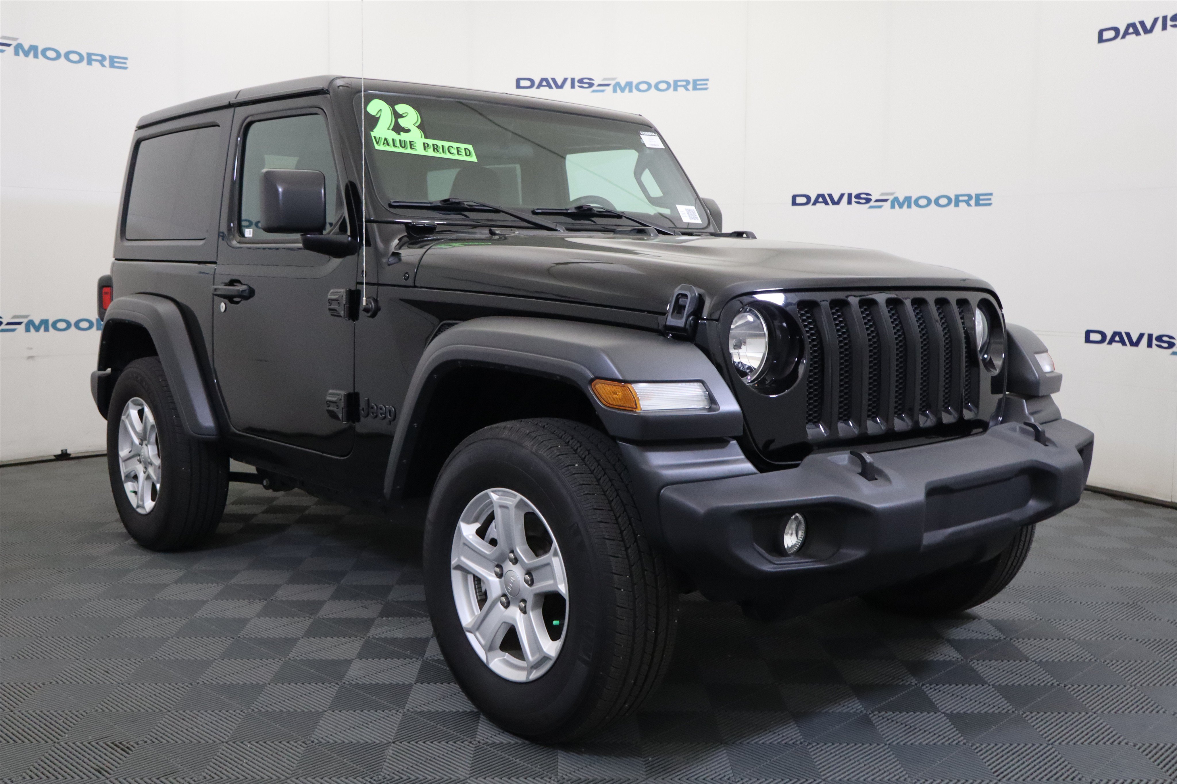 Used 2023 Jeep Wrangler Sport AWD/4WD image 3