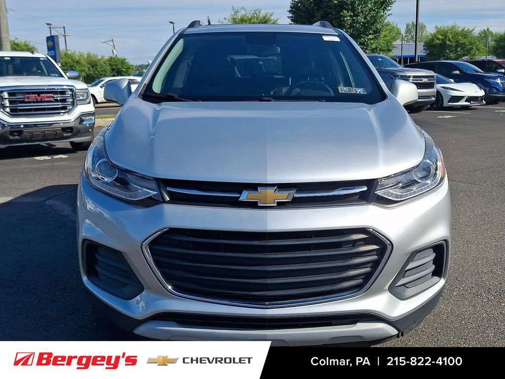 Used 2018 Chevrolet Trax LT w/ LT Convenience Package FWD image 2