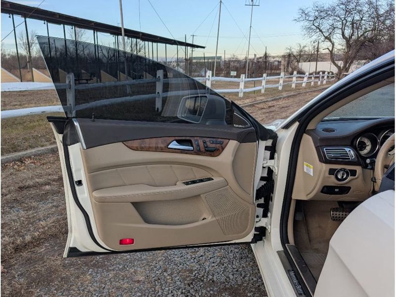 Used 2013 Mercedes-Benz CLS 550 550 4MATIC w/ Premium I Pkg image 9