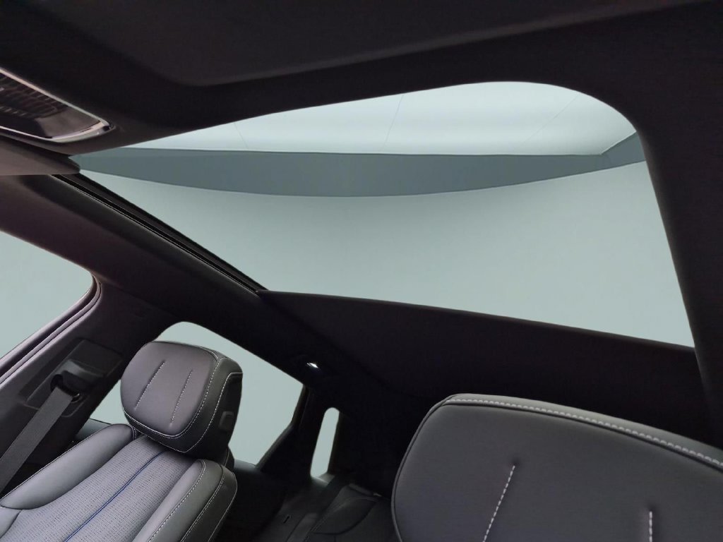 New 2027 Cadillac Lyriq Sport RWD image 17