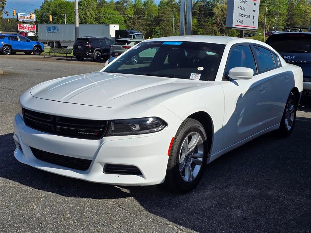 Used 2022 Dodge Charger SXT image 2