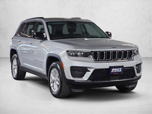 Used 2024 Jeep Grand Cherokee Laredo X RWD image 3