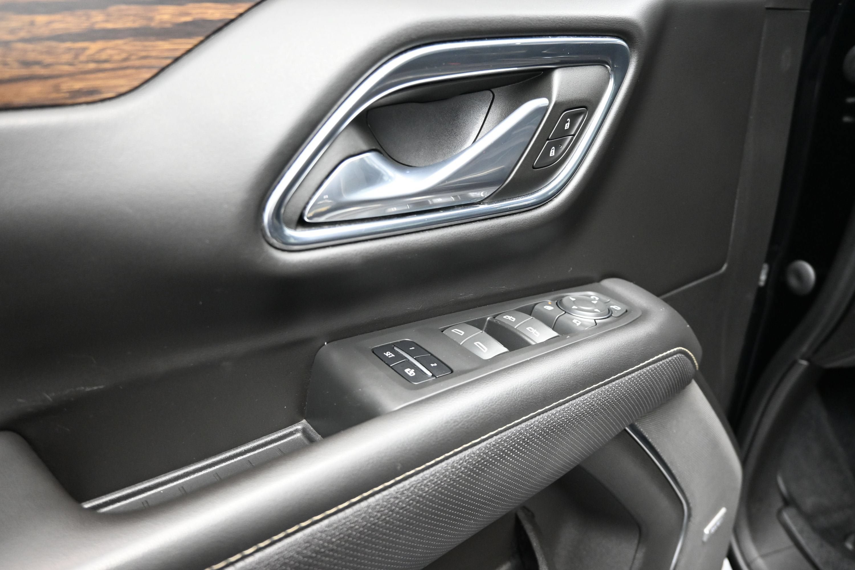 Used 2023 Chevrolet Suburban Premier AWD/4WD image 26