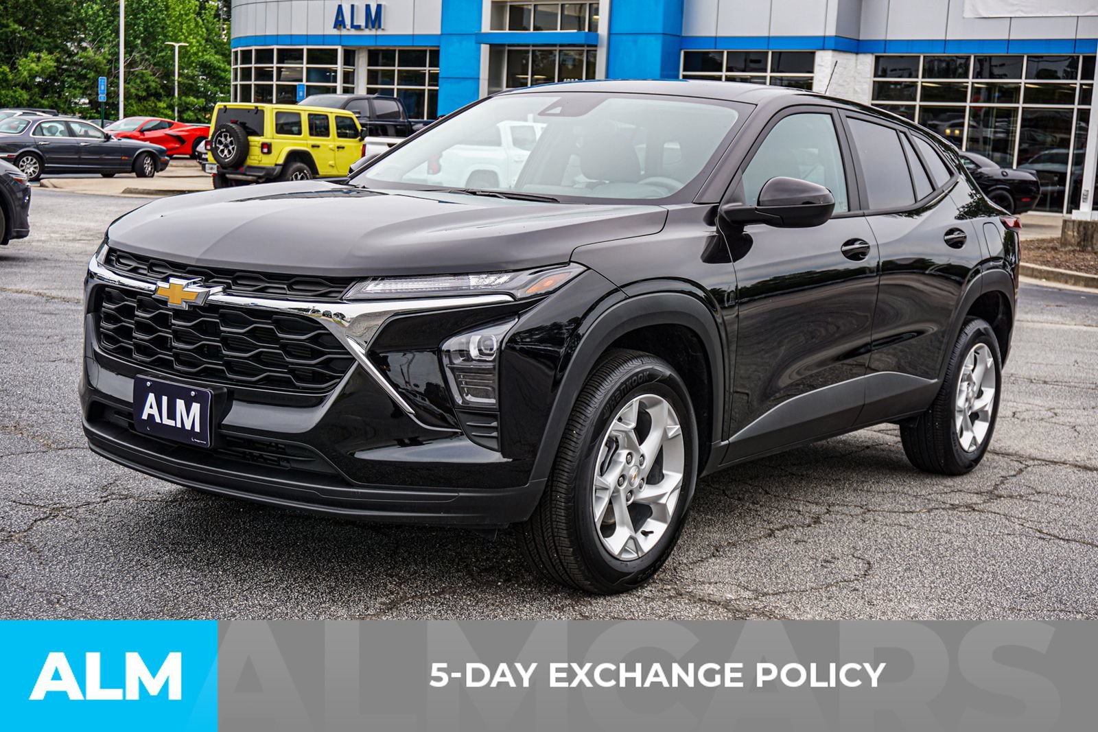 Used 2025 Chevrolet Trax LS FWD image 4