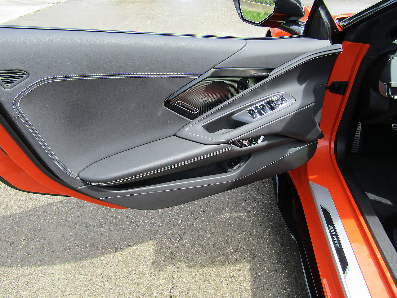 Used 2025 Chevrolet Corvette E-Ray w/ Stealth Interior Trim Package AWD/4WD image 11