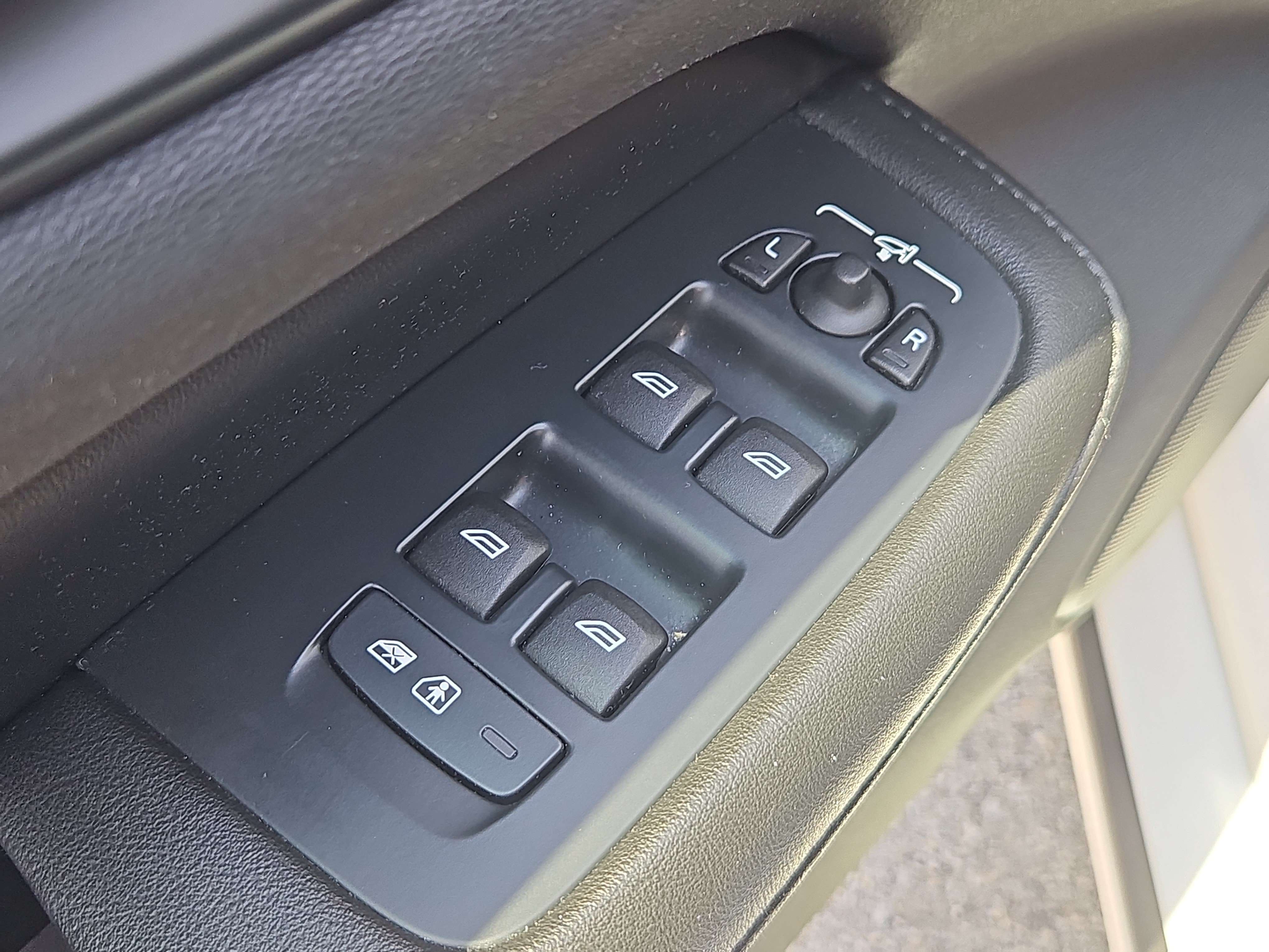 Used 2024 Volvo S60 B5 Plus AWD/4WD image 18