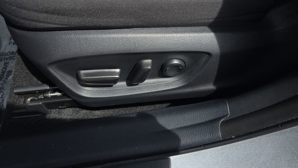 Used 2022 Toyota Camry LE image 19