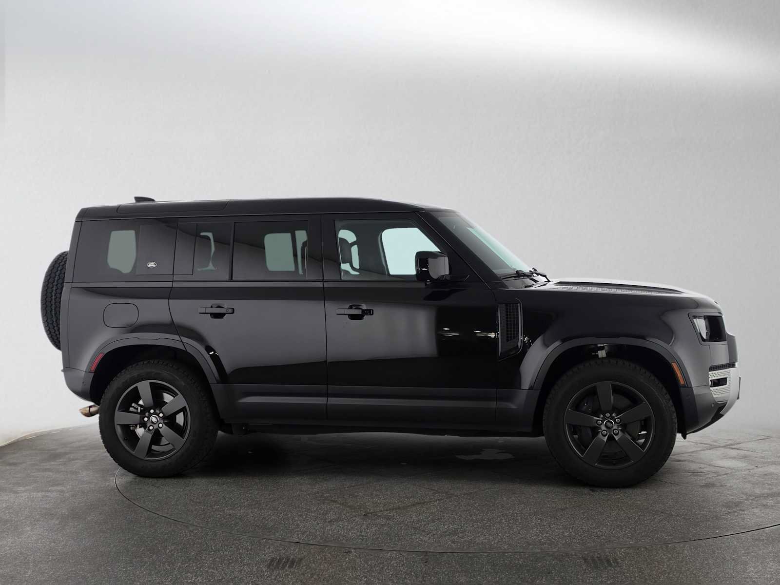 Used 2024 Land Rover Defender 110 SE AWD/4WD image 6