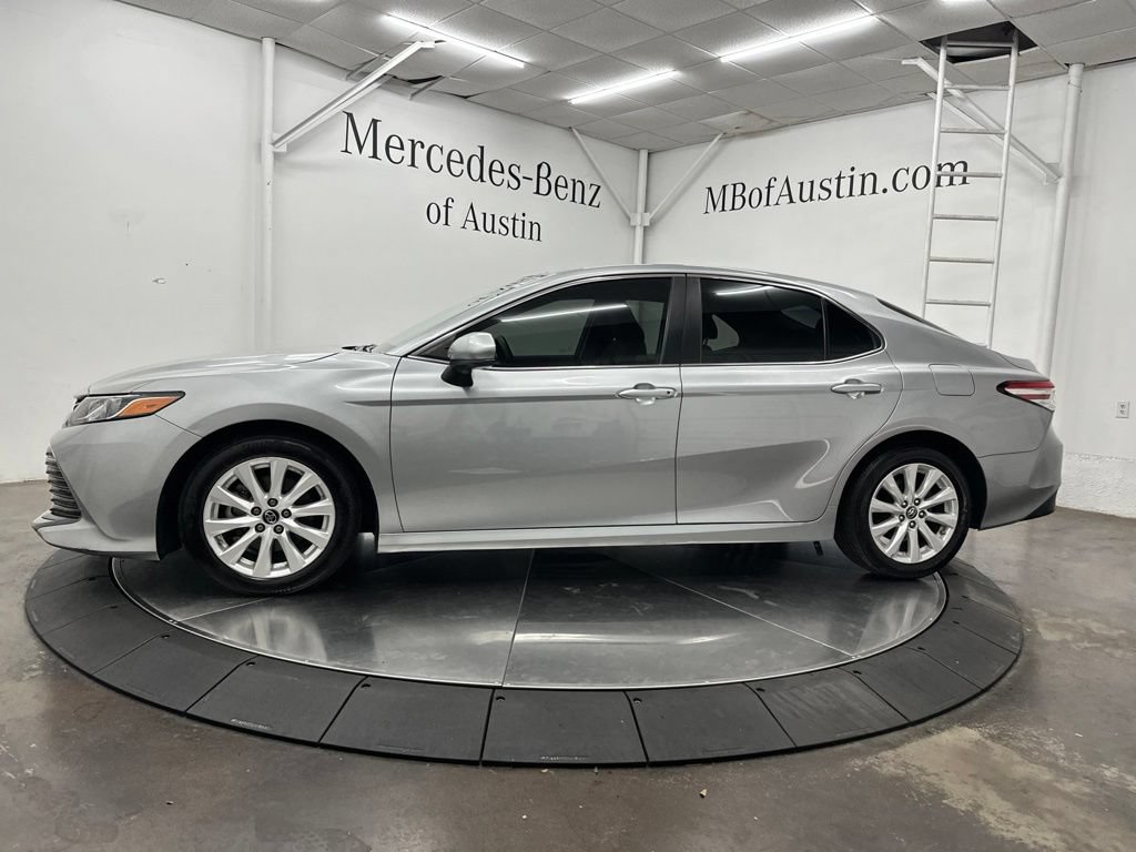 Used 2018 Toyota Camry LE FWD image 4