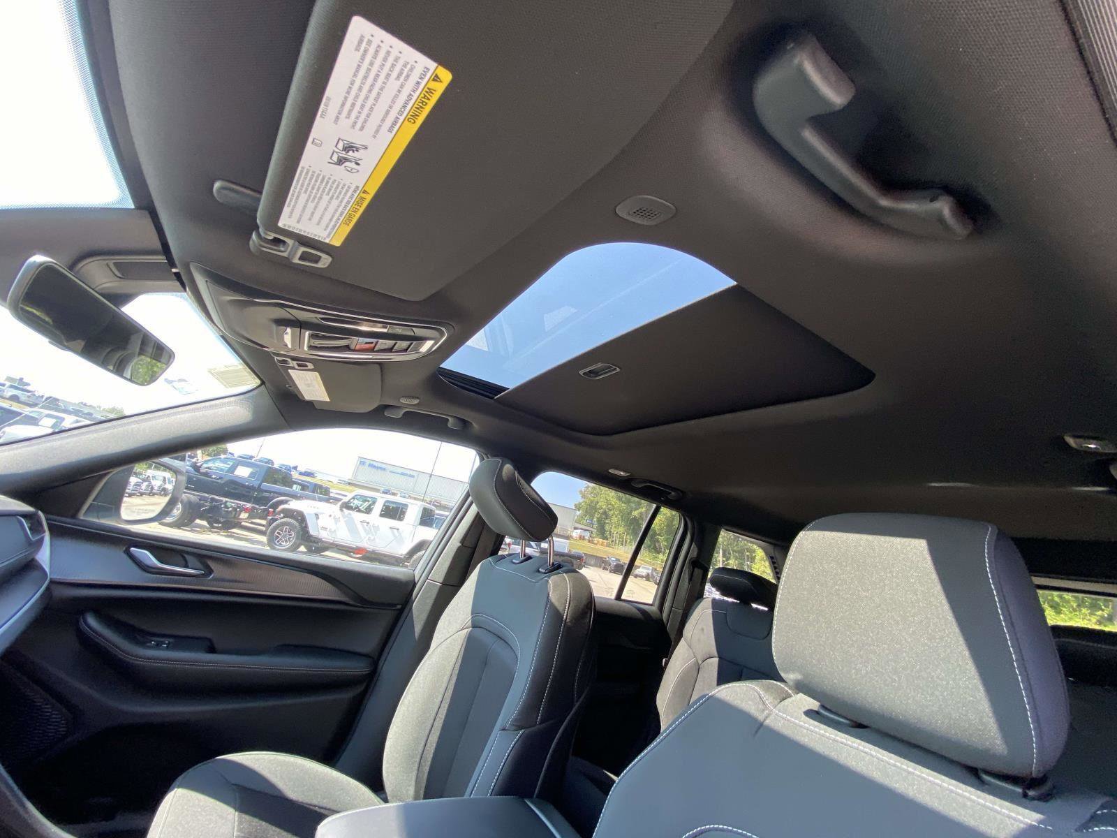 New 2025 Jeep Grand Cherokee Laredo X w/ Luxury Tech Group I image 7