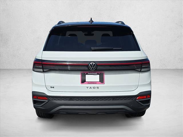 Used 2026 Volkswagen Taos SE FWD image 4