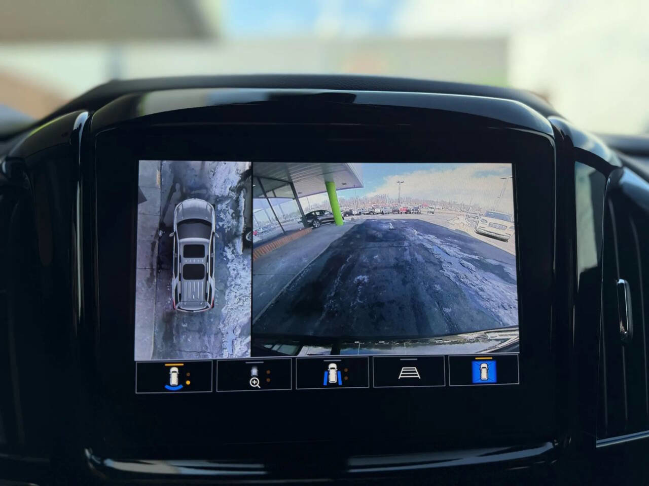 Used 2023 Chevrolet Traverse RS image 31