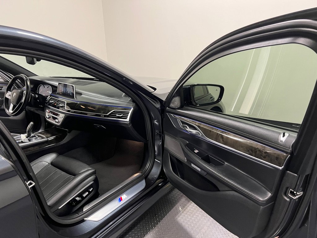 Used 2016 BMW 740i image 14