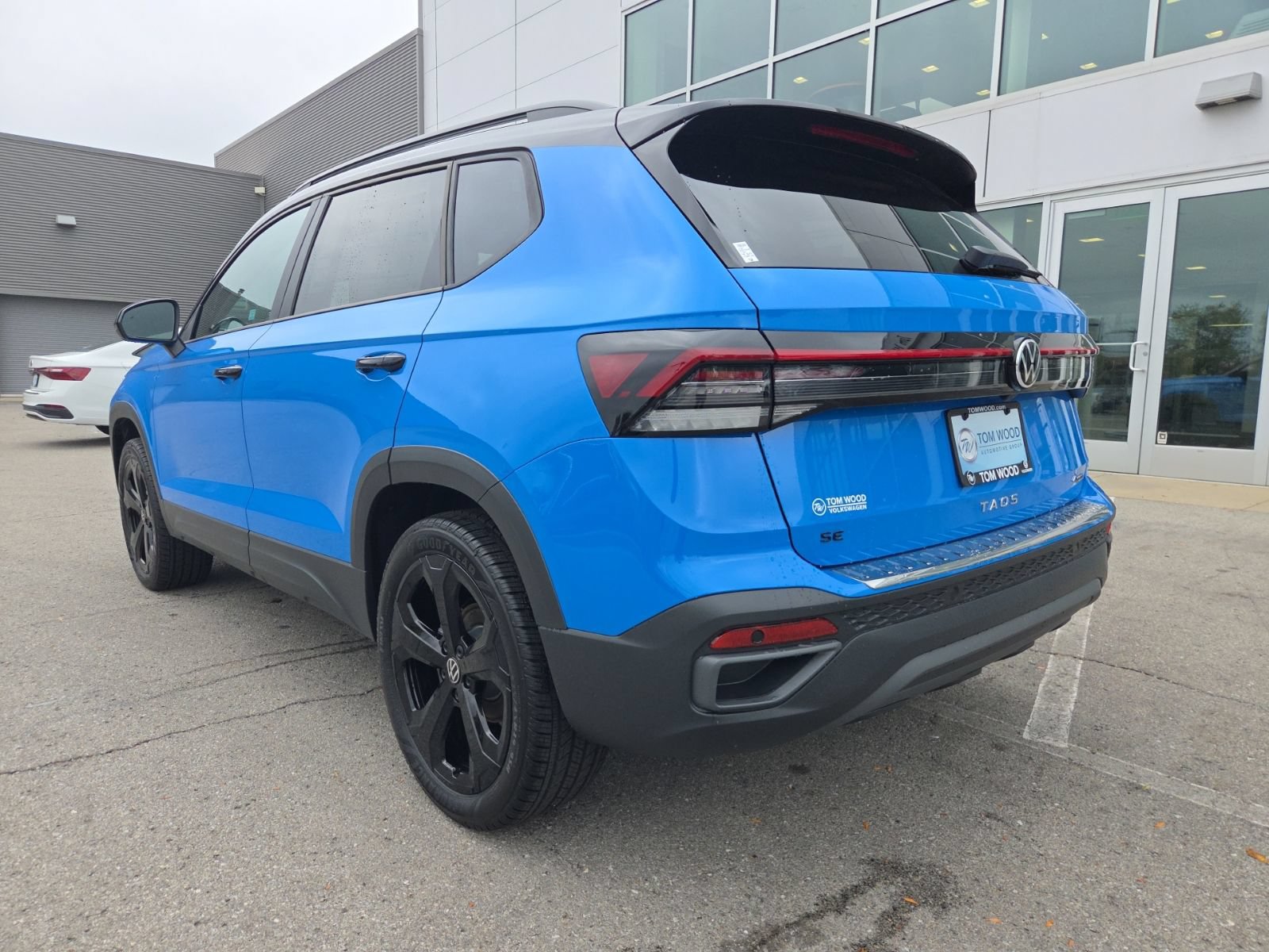 New 2027 Volkswagen Taos SE AWD/4WD image 10