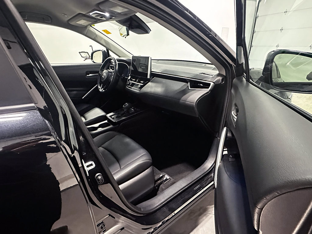 Used 2026 Toyota Corolla Cross XLE AWD/4WD image 22