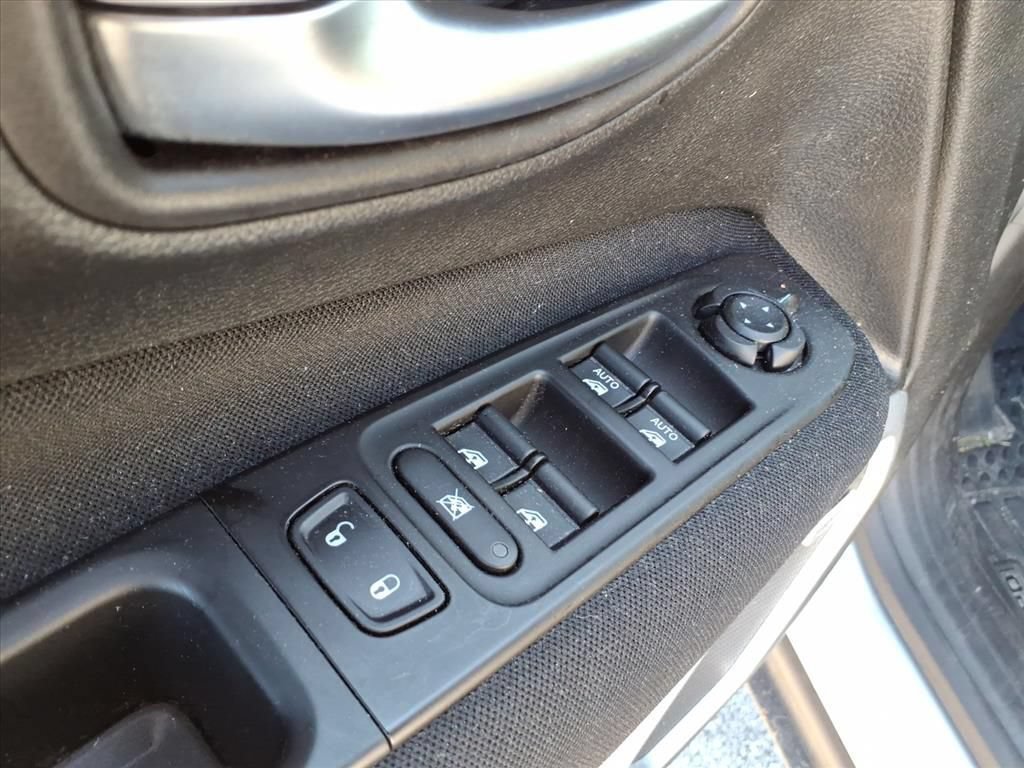Used 2021 Jeep Renegade Latitude w/ Sun & Sound Group AWD/4WD image 16