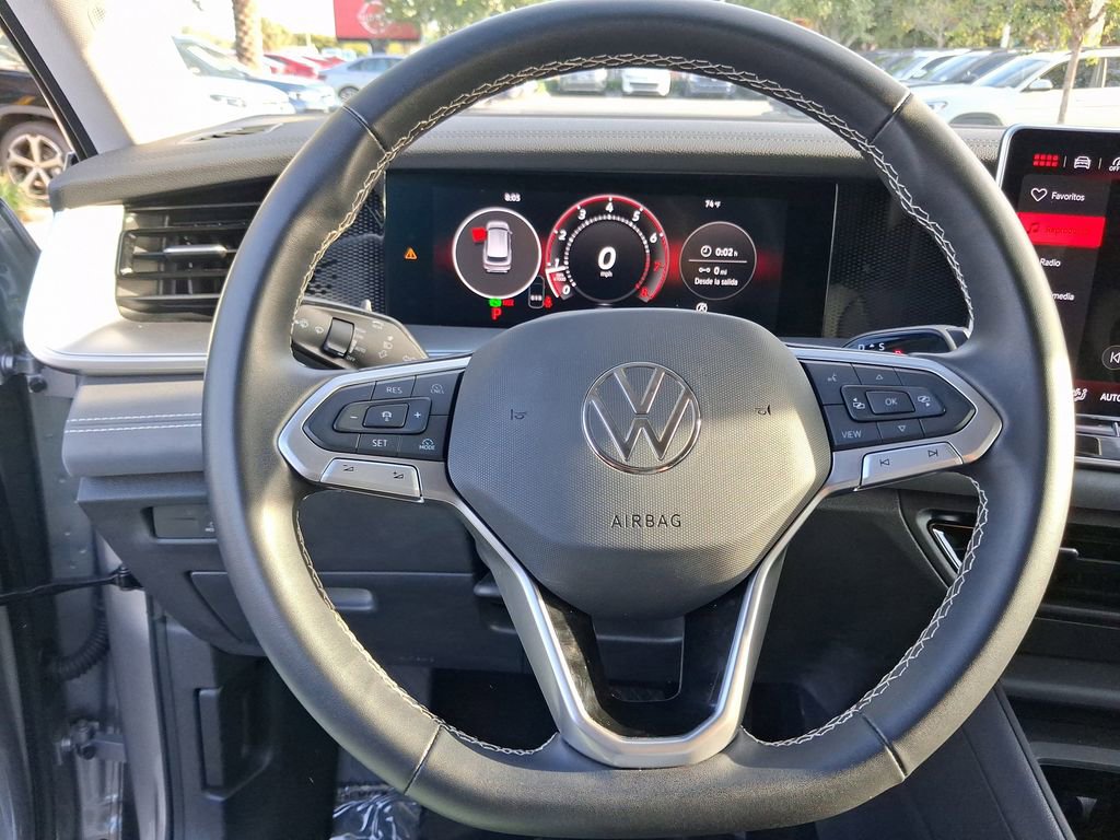 Certified 2025 Volkswagen Tiguan SE image 17