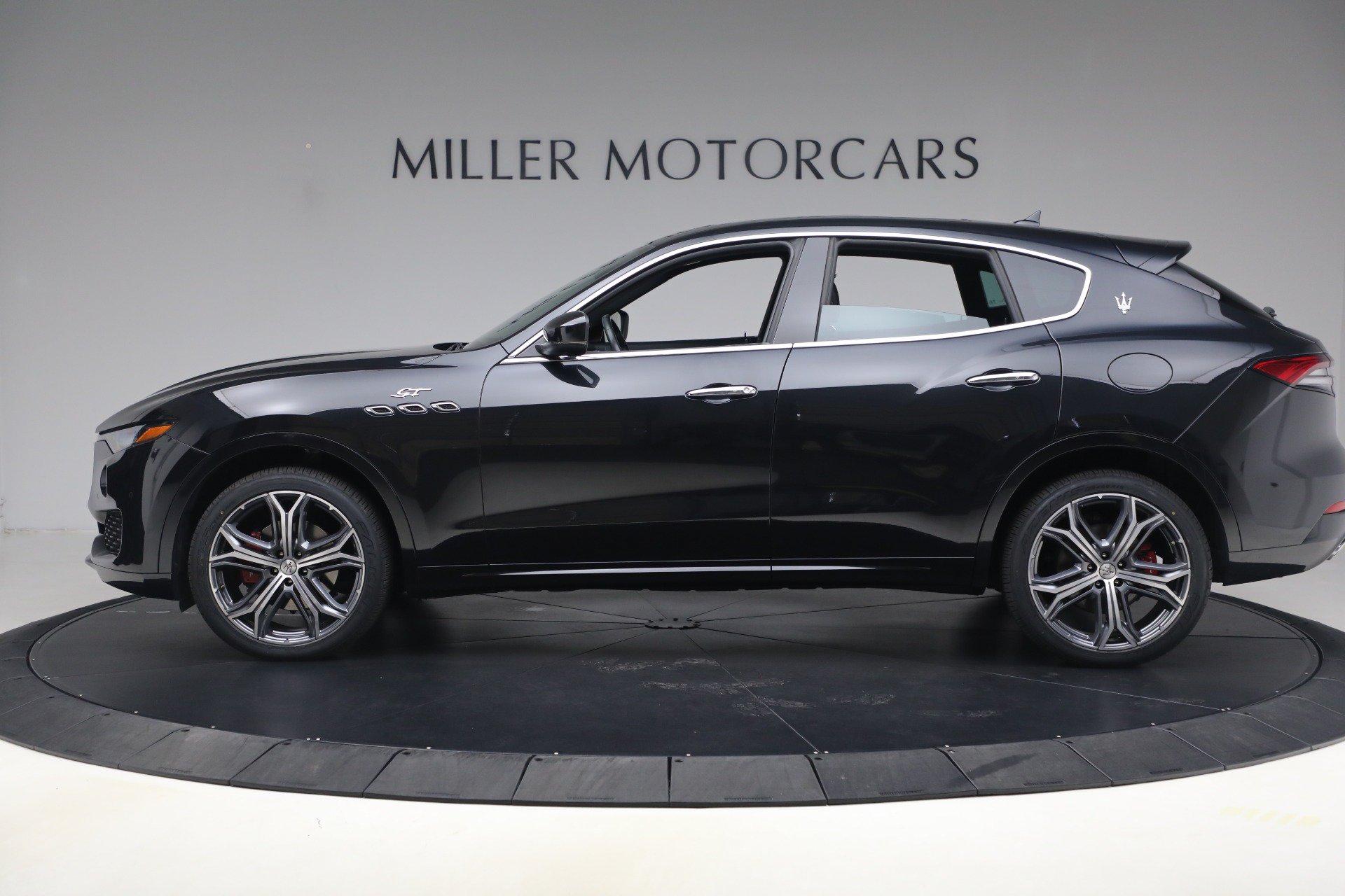 Certified 2023 Maserati Levante GT AWD/4WD image 3