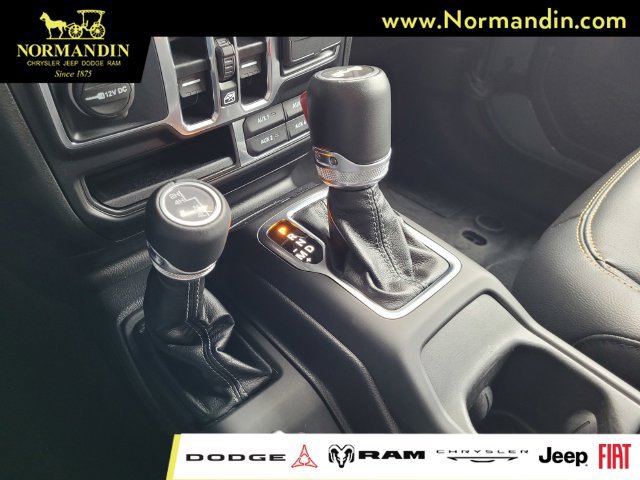 Used 2024 Jeep Wrangler Unlimited Sahara w/ Technology Group AWD/4WD image 12