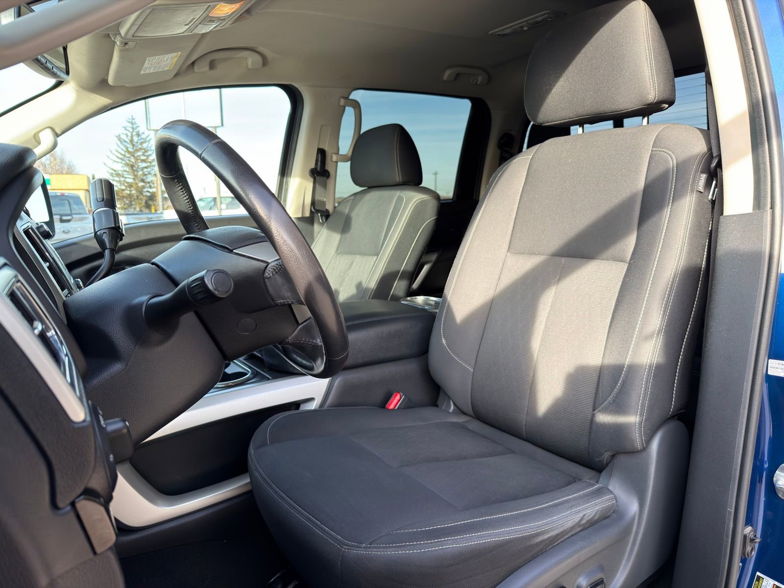 Used 2019 Nissan Titan SV w/ SV Convenience Package image 13