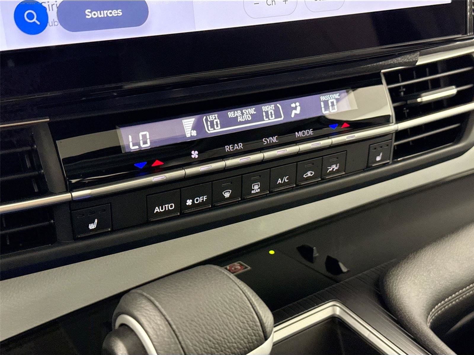 Certified 2026 Toyota Sienna XLE FWD image 27