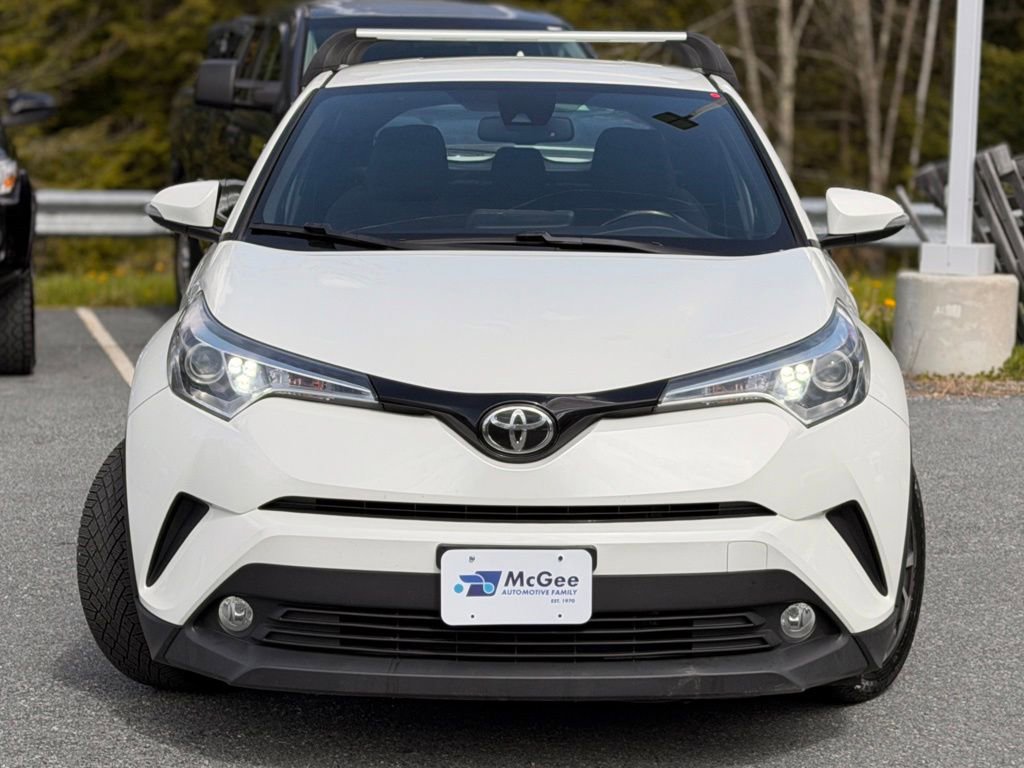 Used 2018 Toyota C-HR XLE FWD image 2