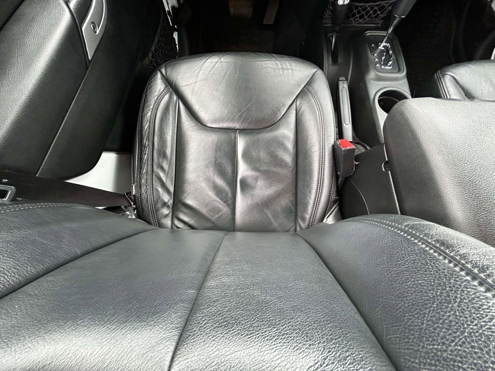 Used 2017 Jeep Wrangler Unlimited Sahara w/ Connectivity Group image 14