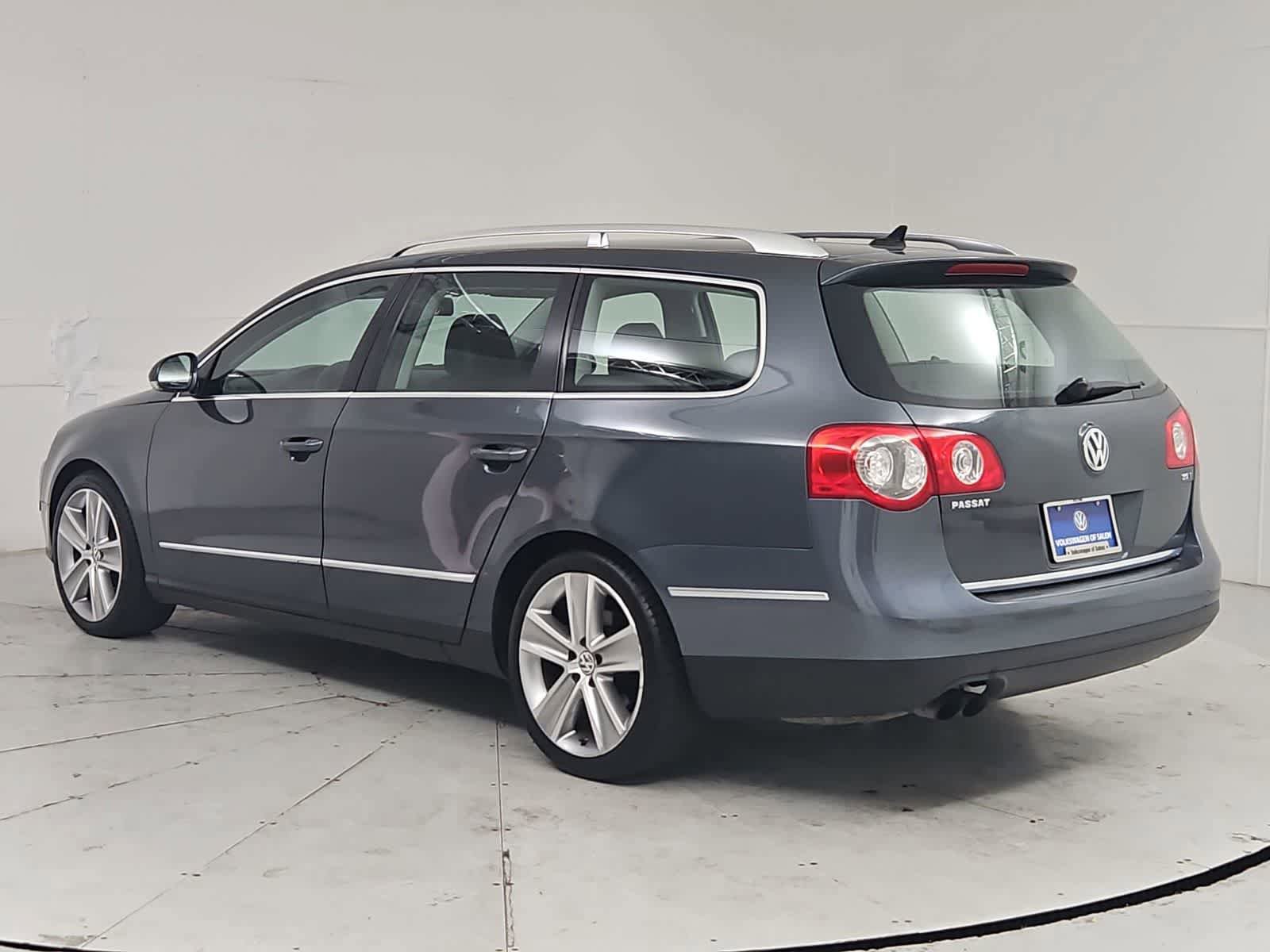 Used 2010 Volkswagen Passat Komfort FWD image 4