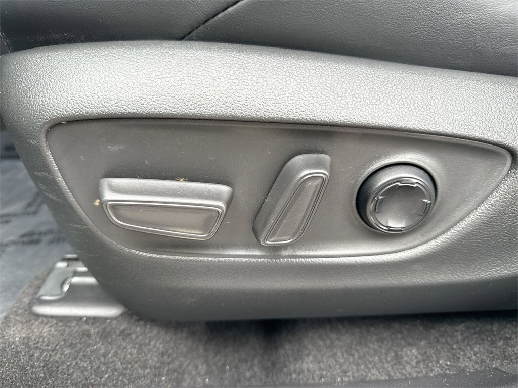 Used 2021 Toyota Venza XLE image 14