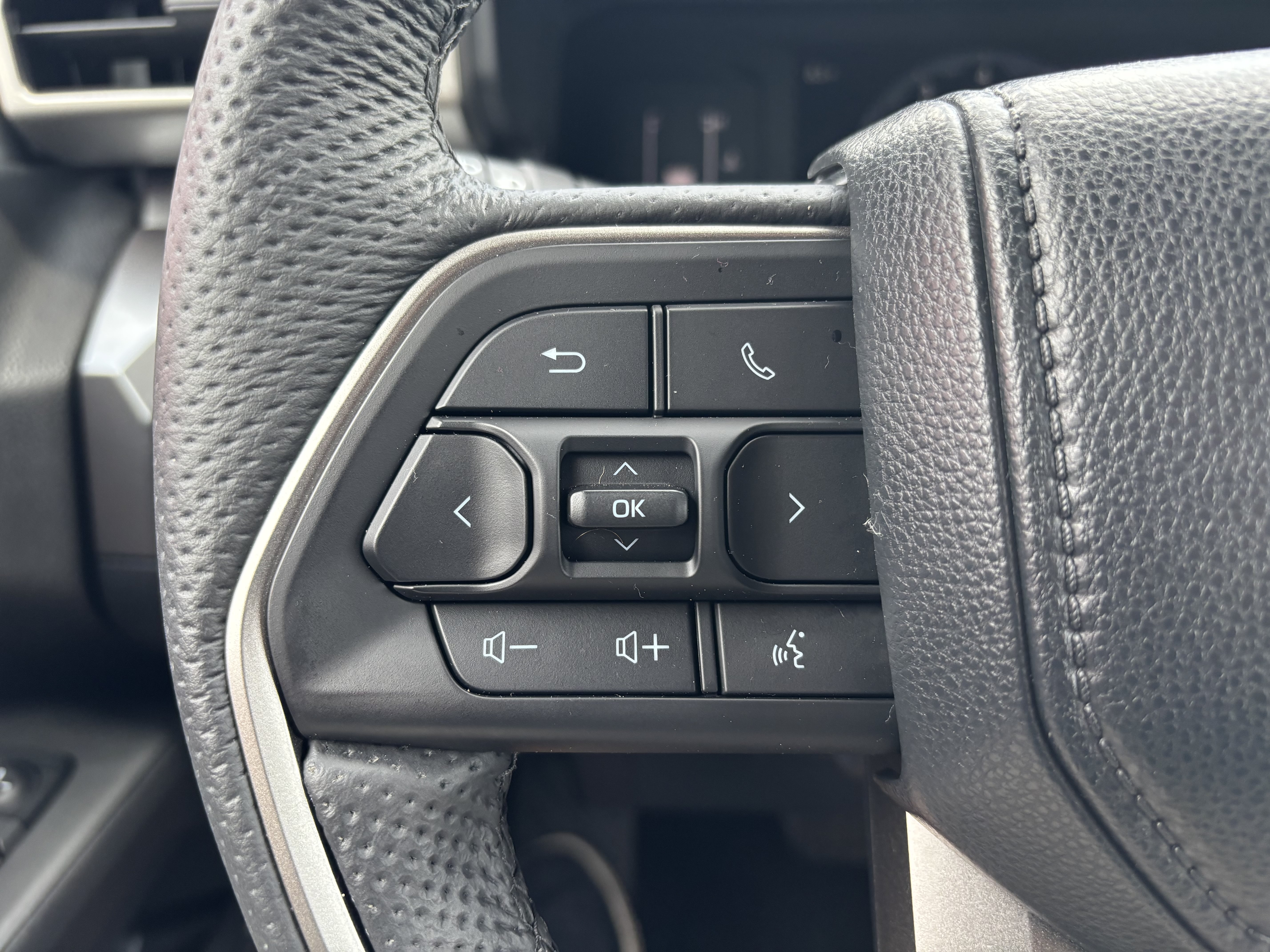 Used 2024 Toyota Tacoma SR5 AWD/4WD image 18