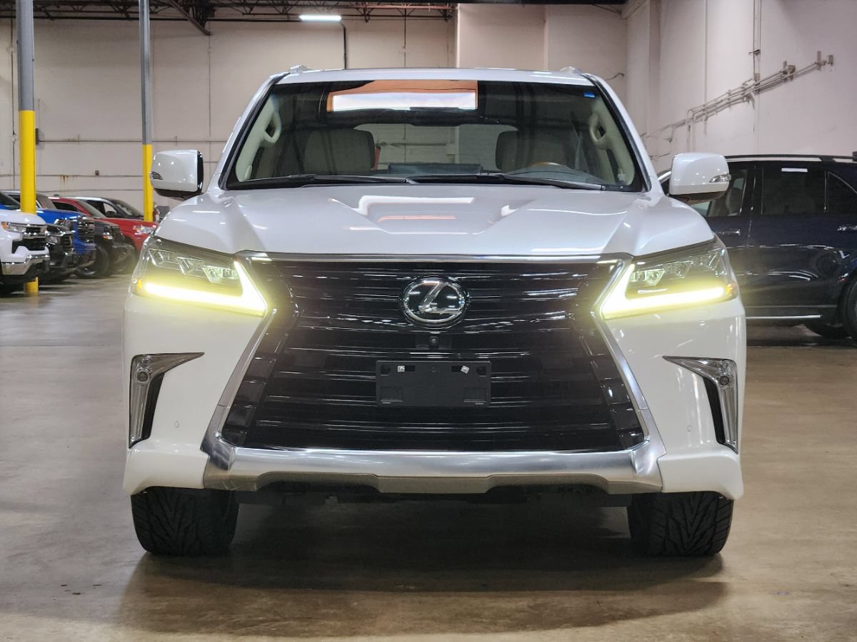 Used 2021 Lexus LX 570 4WD w/ Luxury Package image 2