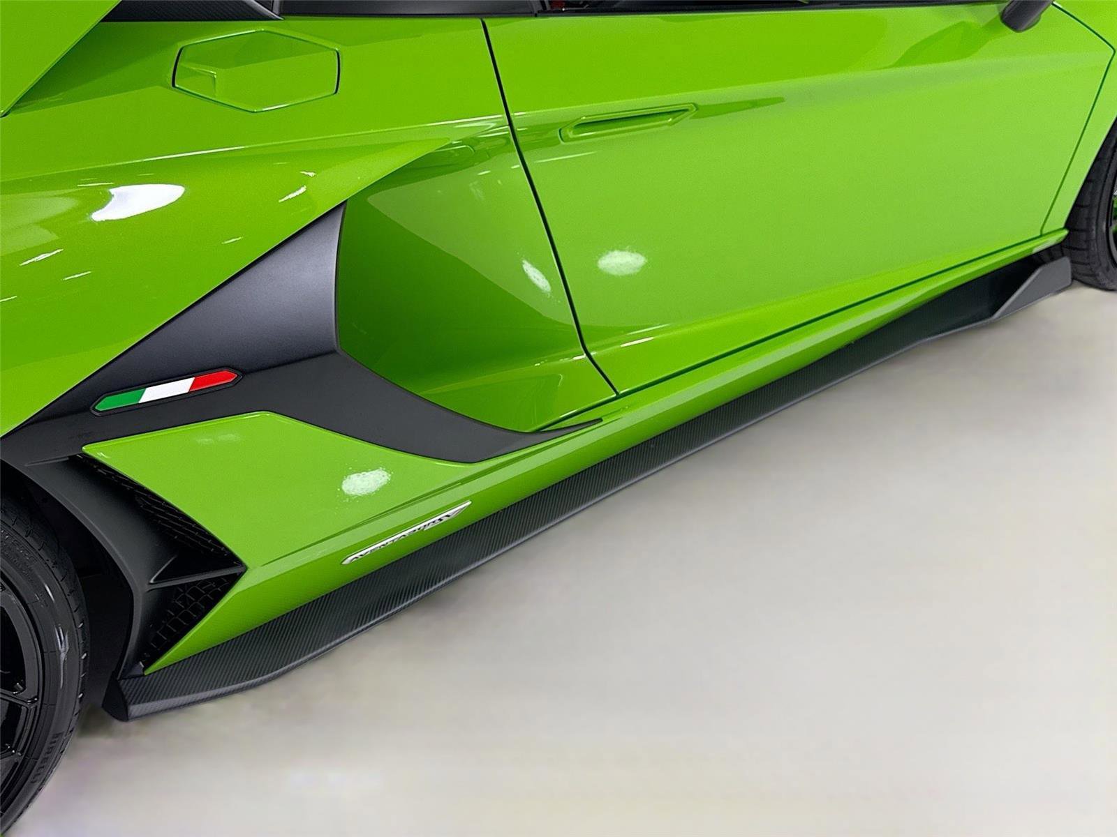 Used 2021 Lamborghini Aventador SVJ AWD/4WD image 40