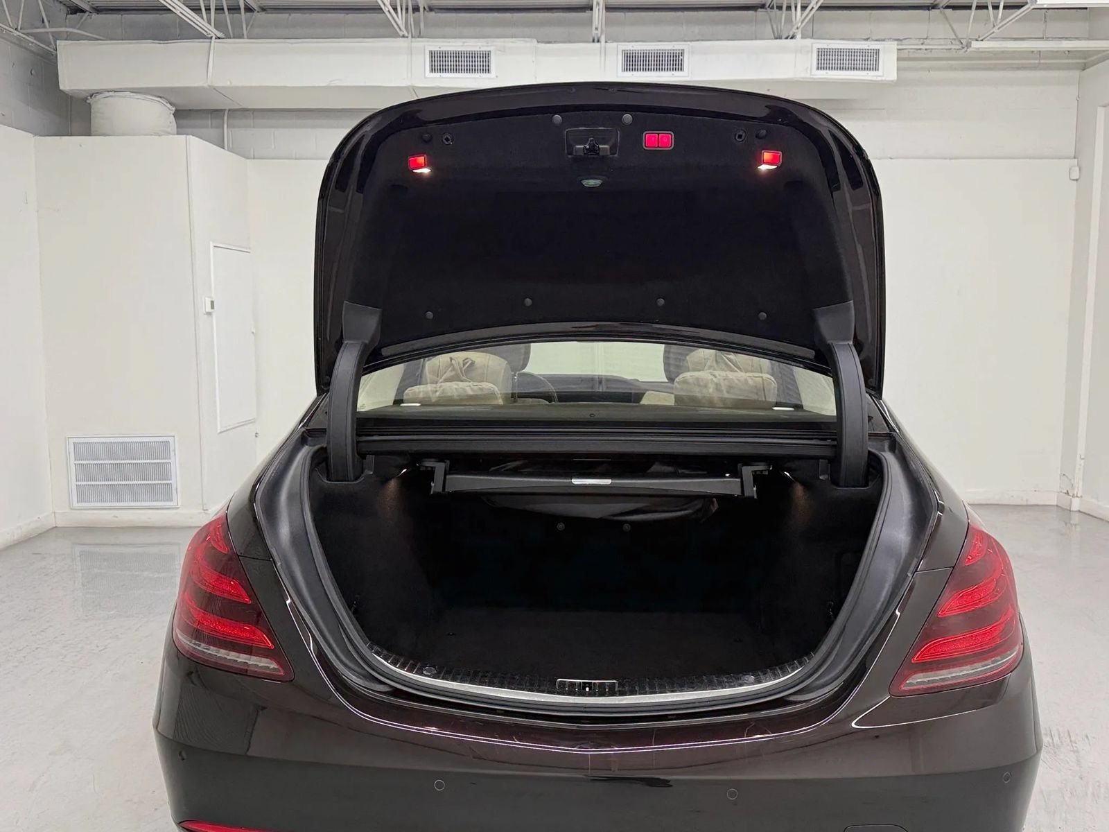 Used 2019 Mercedes-Benz S 560 4MATIC Sedan image 34