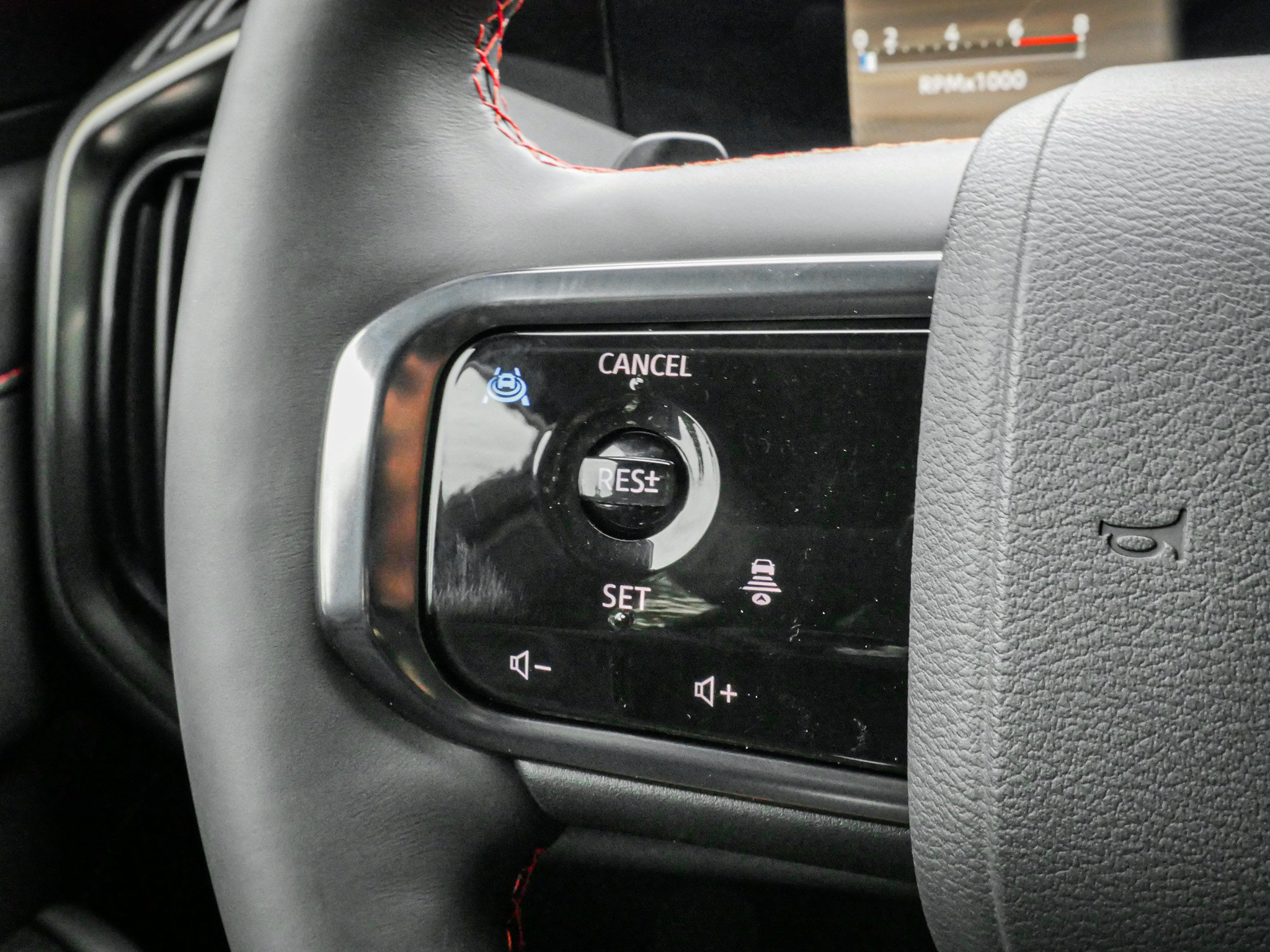 Used 2025 Nissan Armada PRO-4X AWD/4WD image 19