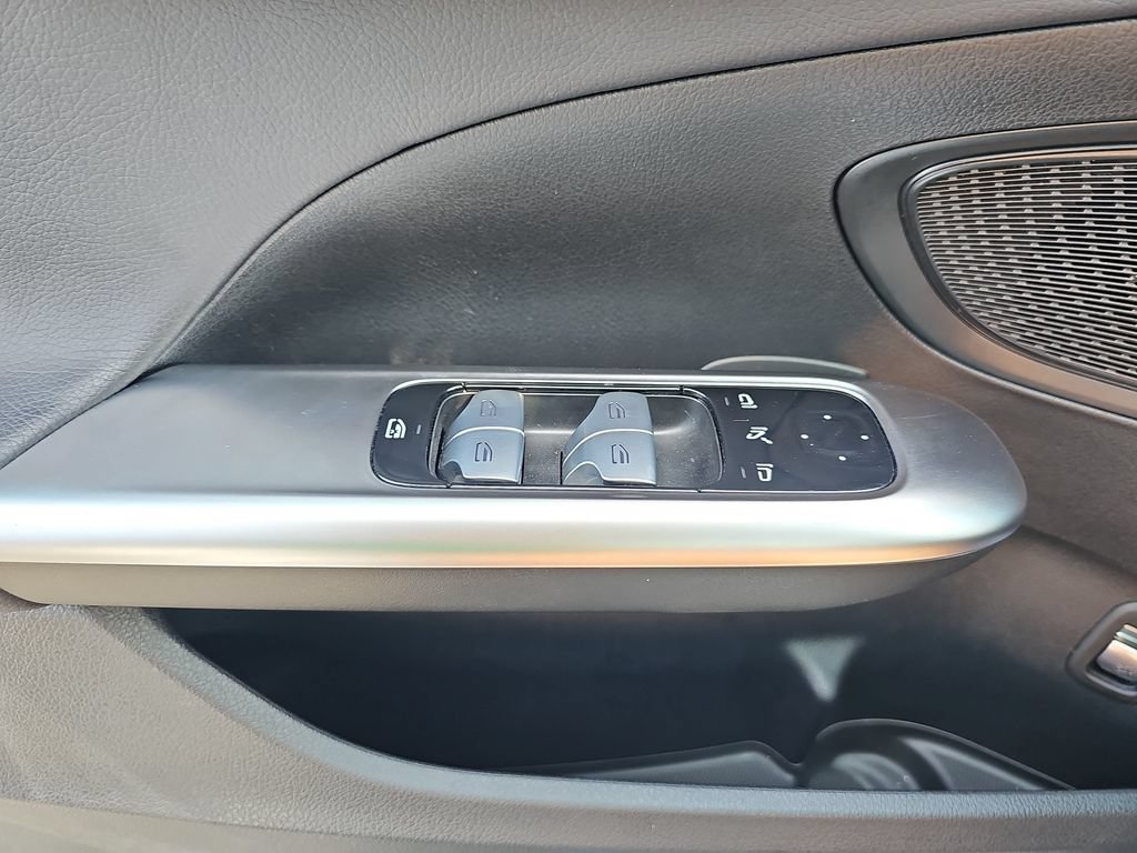 Used 2025 Mercedes-Benz C 300 Sedan image 26