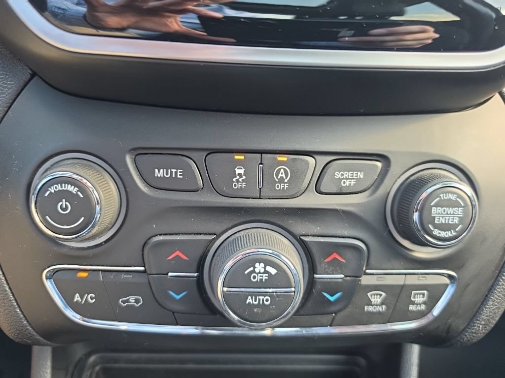 Used 2021 Jeep Cherokee Limited w/ Elite Package AWD/4WD image 35