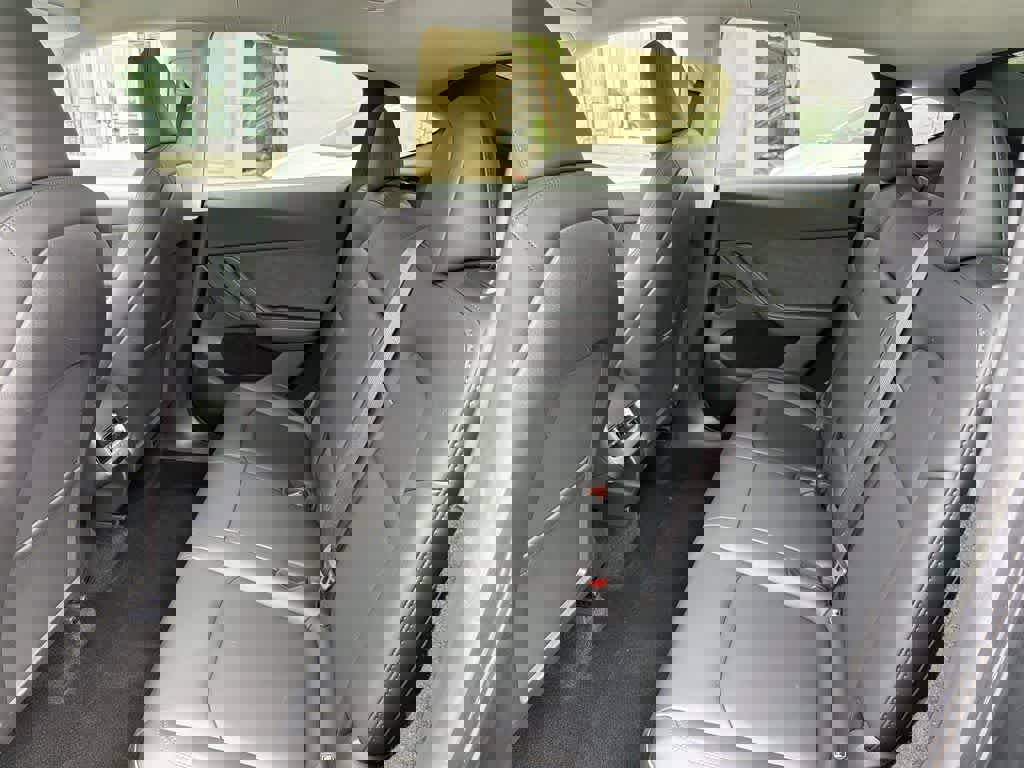 Used 2024 Tesla Model Y Long Range AWD/4WD image 30