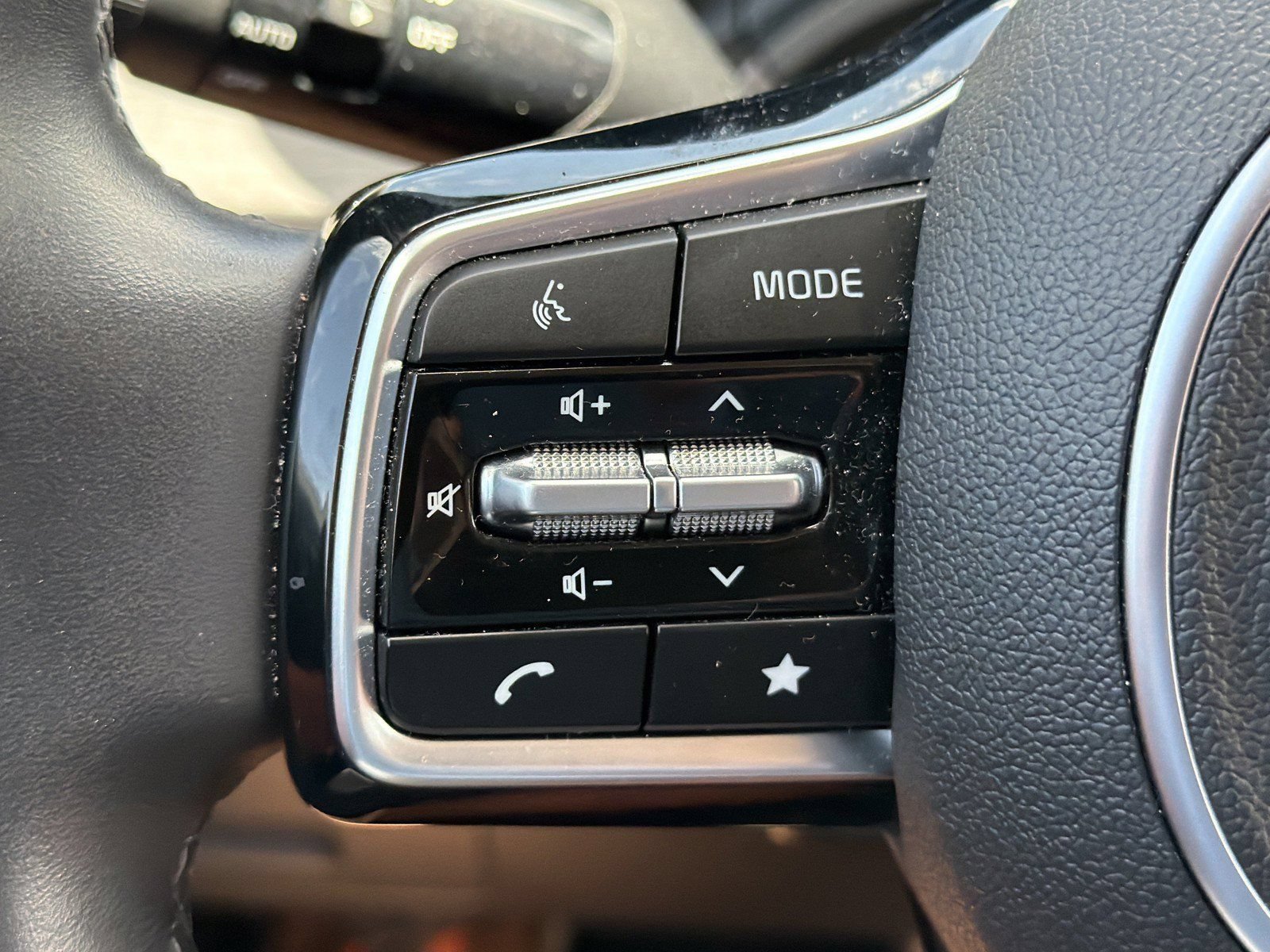 Used 2024 Kia Carnival SX FWD image 33